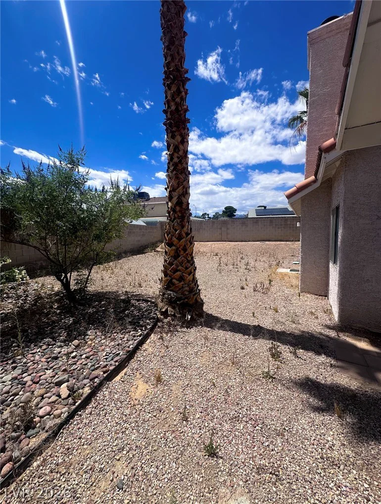6705 Shallow Creek, Las Vegas, NV 89108