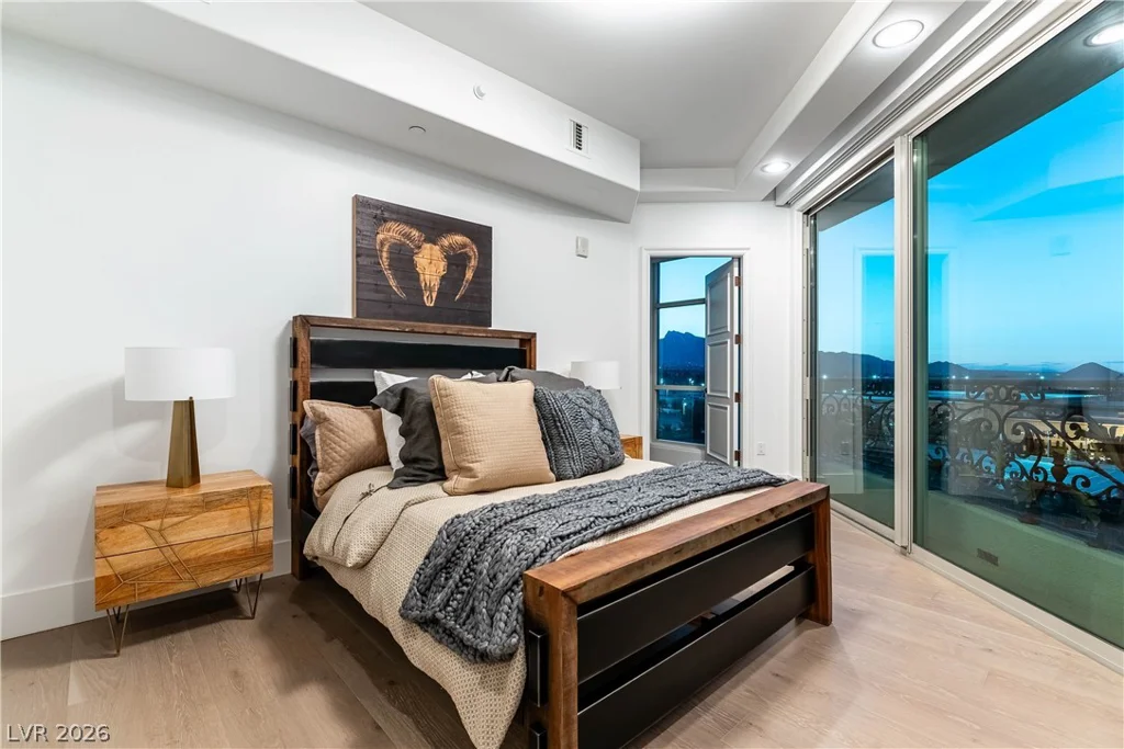 9103 ALTA, Las Vegas, NV 89145