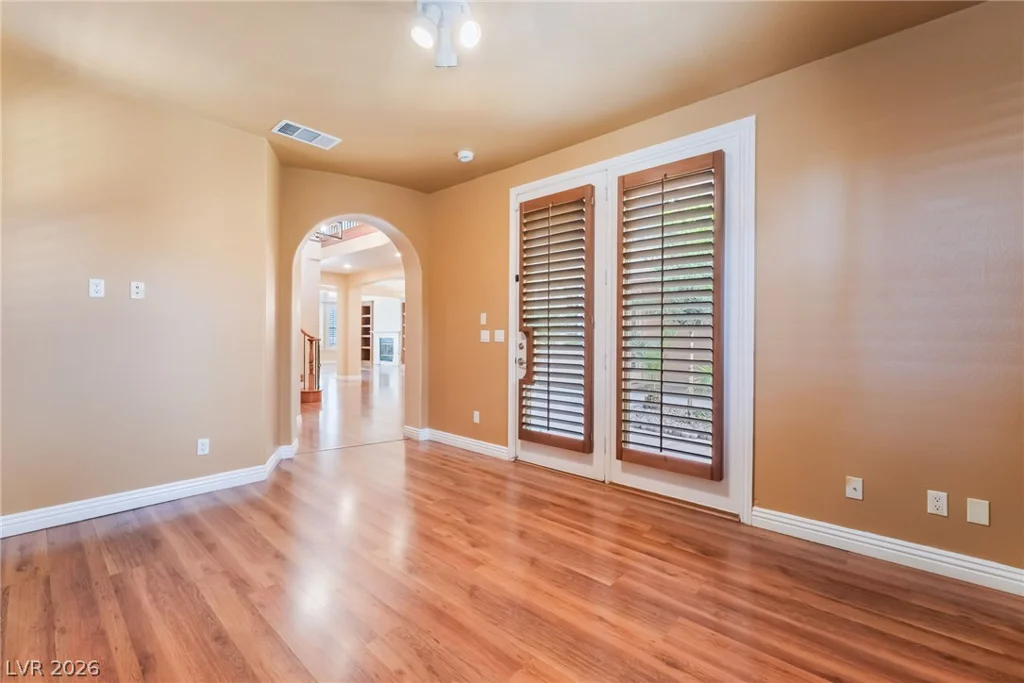 7702 Bear Ridge, Las Vegas, NV 89113