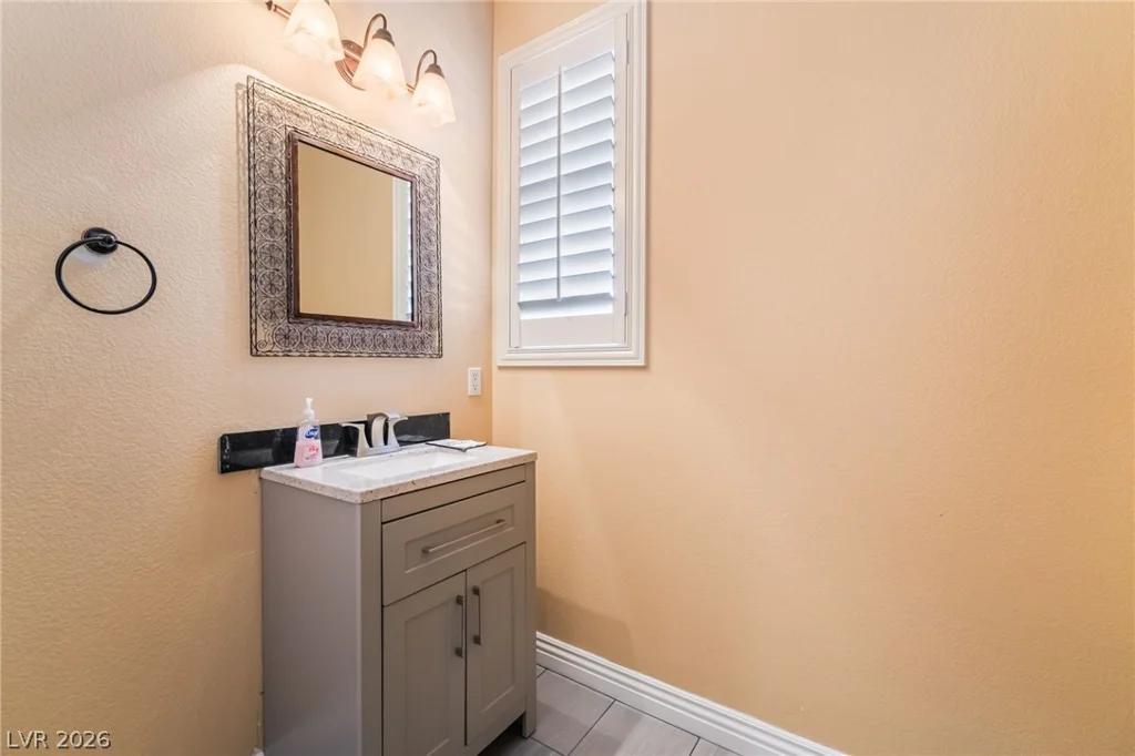 7702 Bear Ridge, Las Vegas, NV 89113