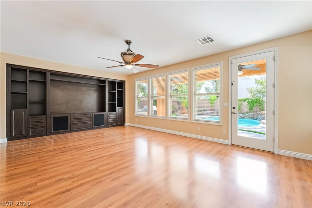 7702 Bear Ridge, Las Vegas, NV 89113