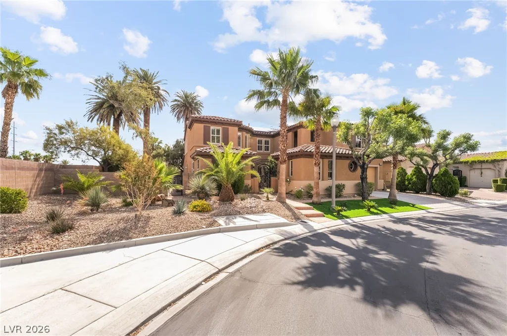 7702 Bear Ridge, Las Vegas, NV 89113