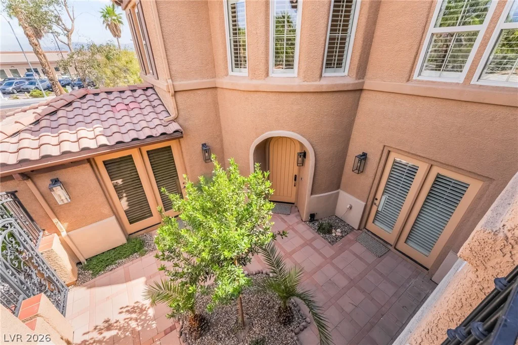 7702 Bear Ridge, Las Vegas, NV 89113