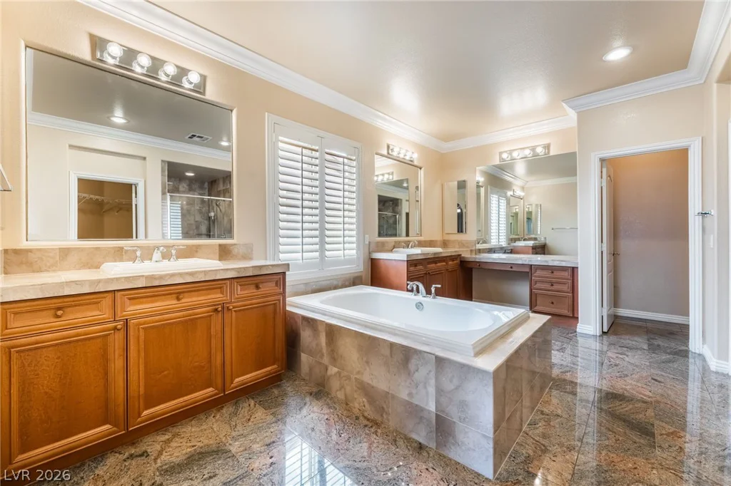 7702 Bear Ridge, Las Vegas, NV 89113