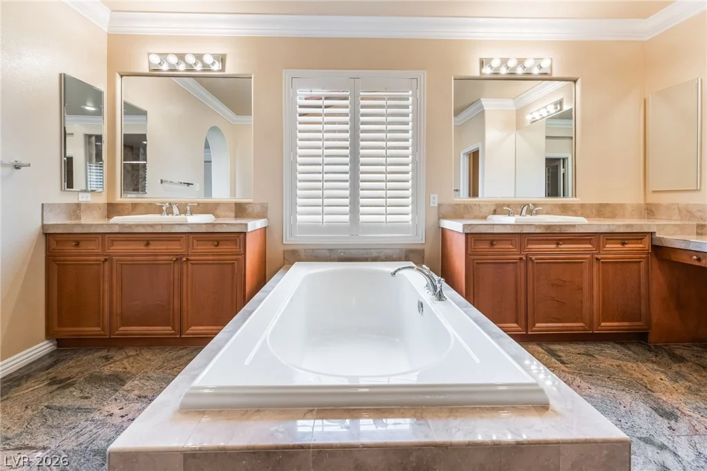 7702 Bear Ridge, Las Vegas, NV 89113