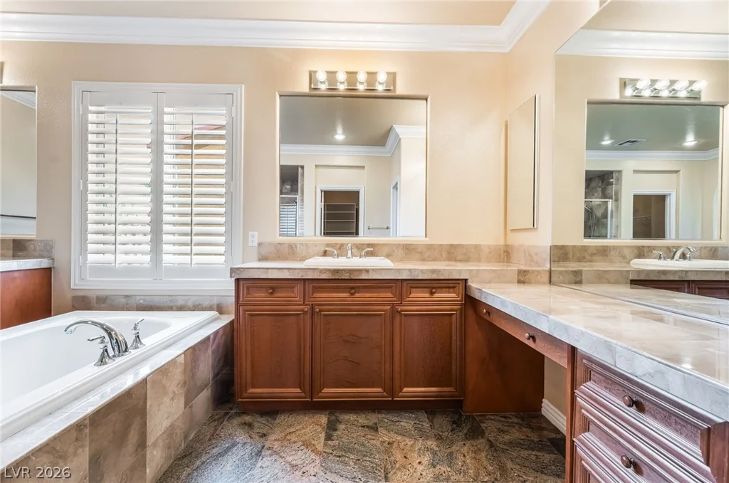7702 Bear Ridge, Las Vegas, NV 89113