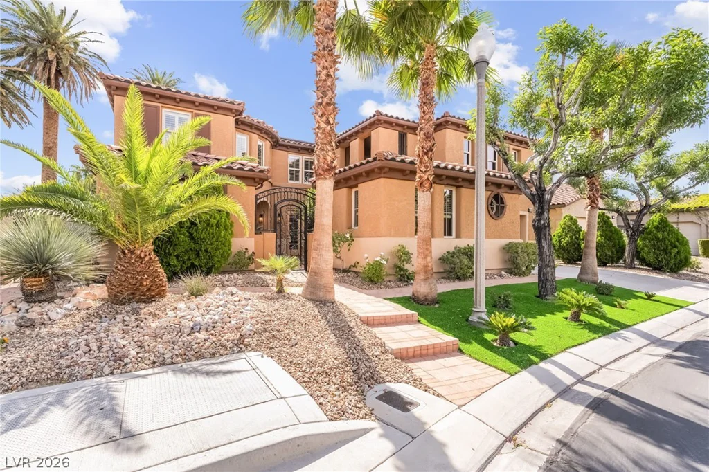 7702 Bear Ridge, Las Vegas, NV 89113