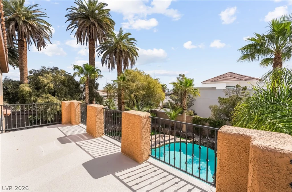 7702 Bear Ridge, Las Vegas, NV 89113