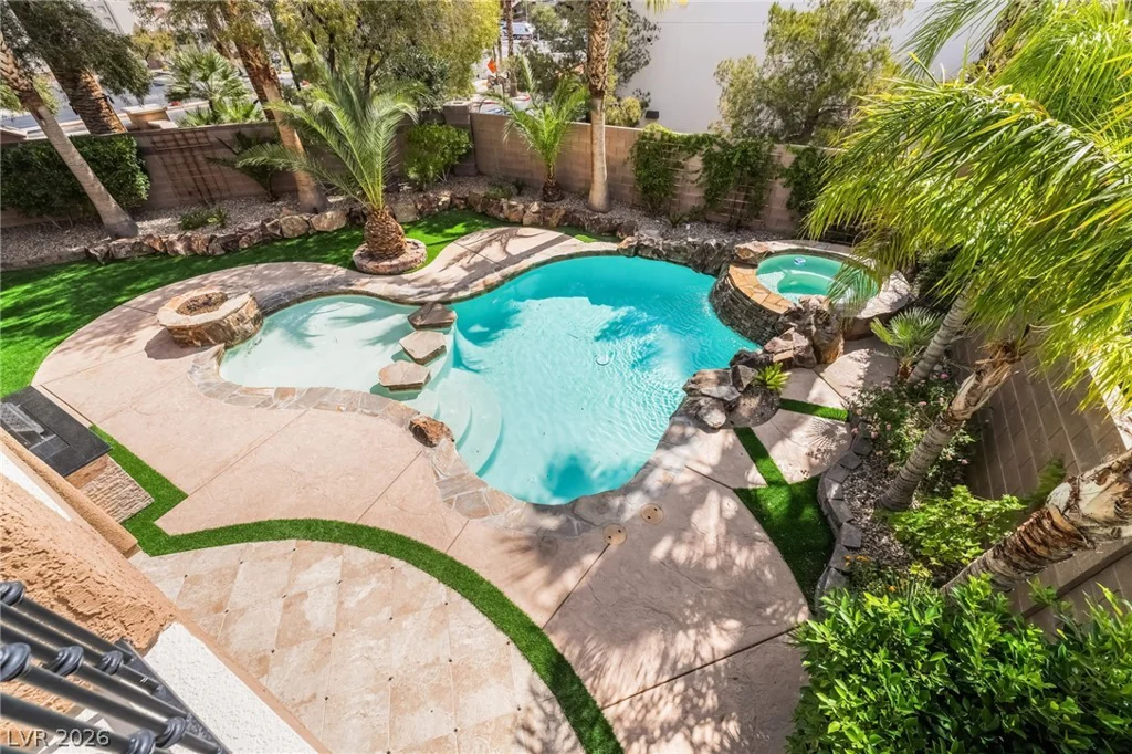 7702 Bear Ridge, Las Vegas, NV 89113