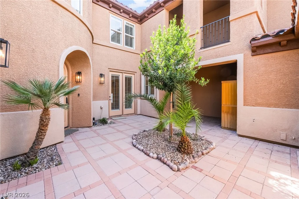 7702 Bear Ridge, Las Vegas, NV 89113