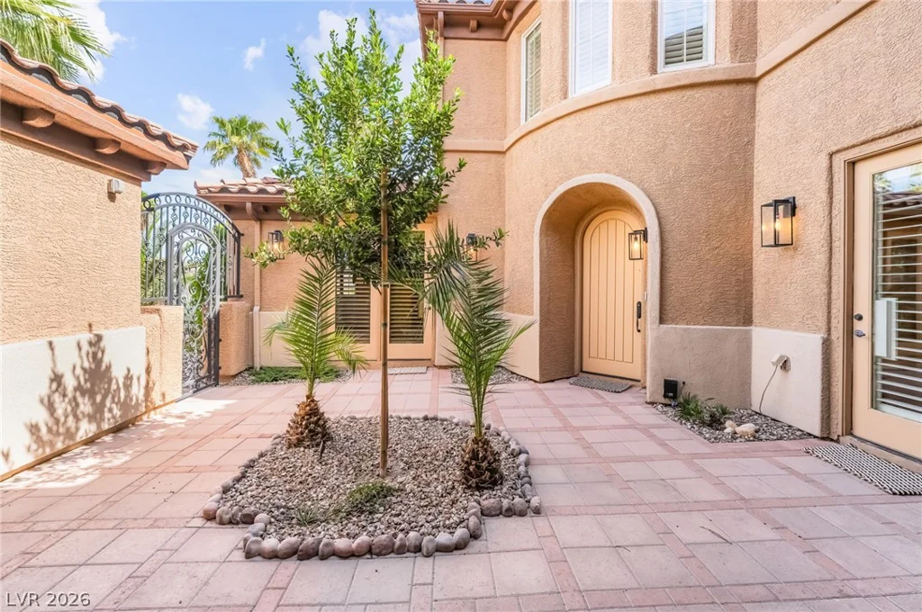 7702 Bear Ridge, Las Vegas, NV 89113