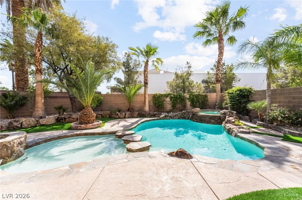 7702 Bear Ridge, Las Vegas, NV 89113