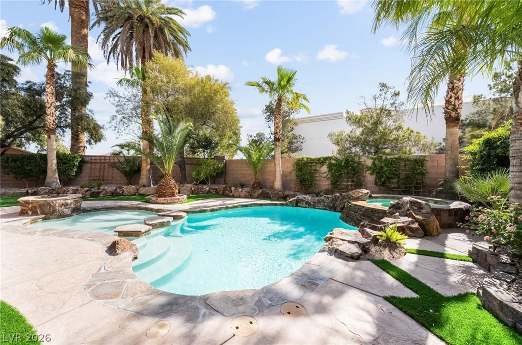 7702 Bear Ridge, Las Vegas, NV 89113