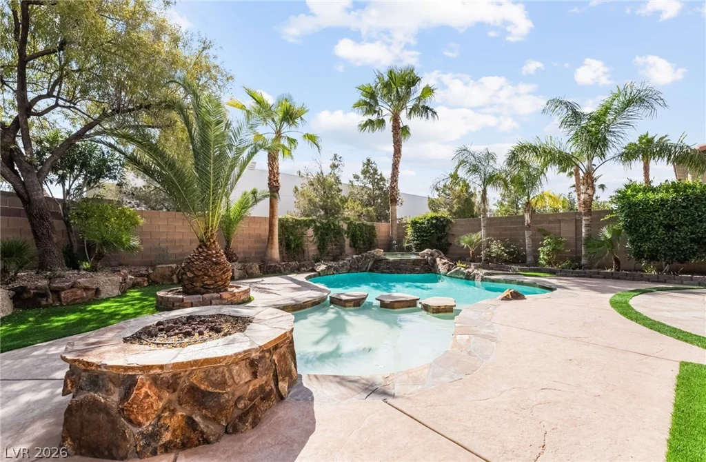 7702 Bear Ridge, Las Vegas, NV 89113