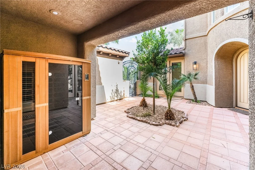 7702 Bear Ridge, Las Vegas, NV 89113