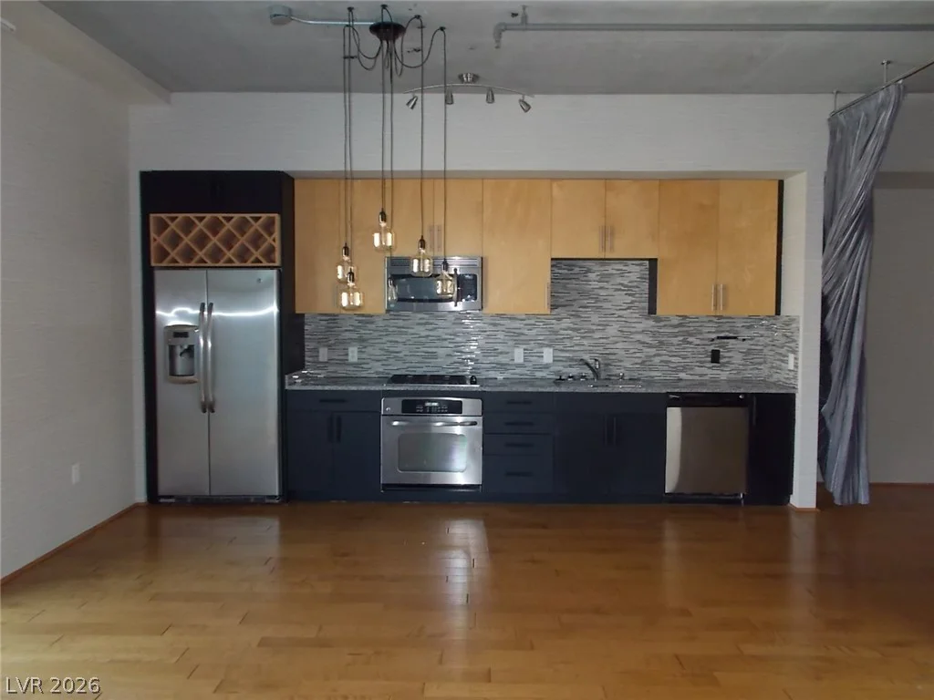353 Bonneville, Las Vegas, NV 89101