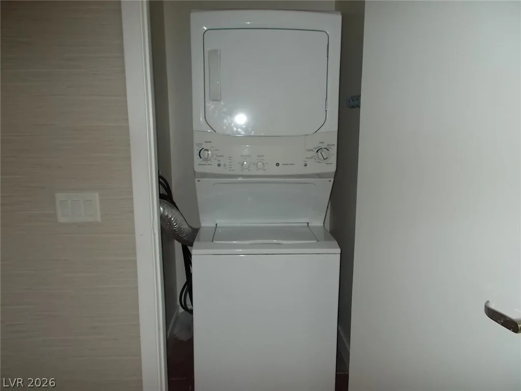 353 Bonneville, Las Vegas, NV 89101
