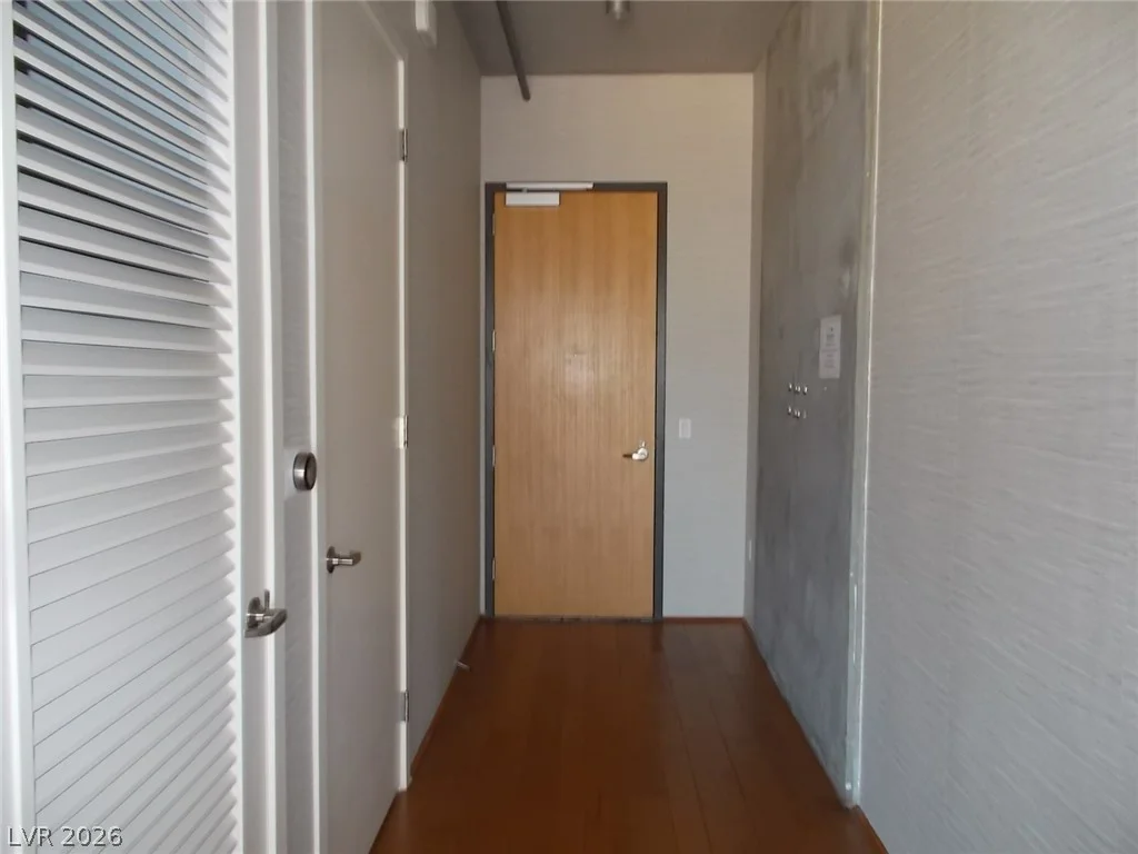 353 Bonneville, Las Vegas, NV 89101