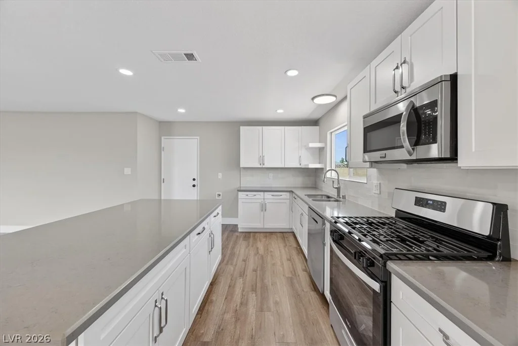 7725 Genzer, Las Vegas, NV 89145