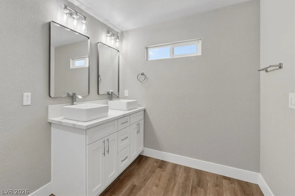 7725 Genzer, Las Vegas, NV 89145