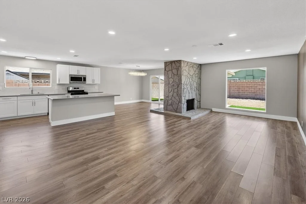 7725 Genzer, Las Vegas, NV 89145
