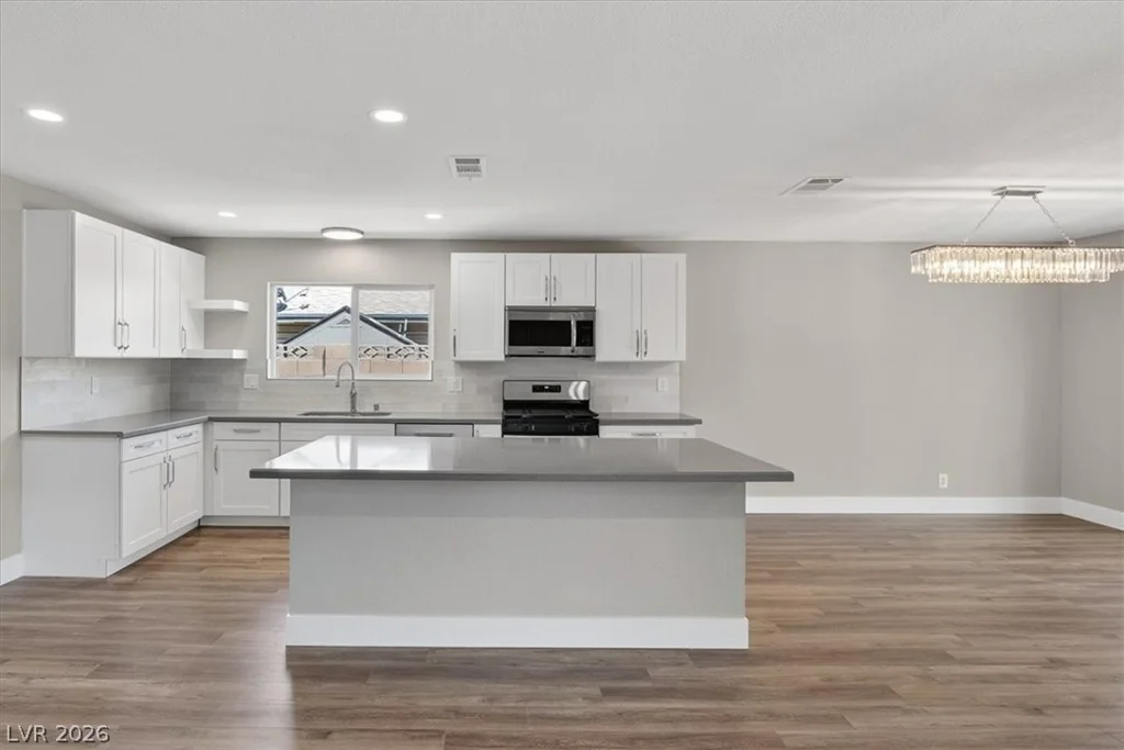7725 Genzer, Las Vegas, NV 89145