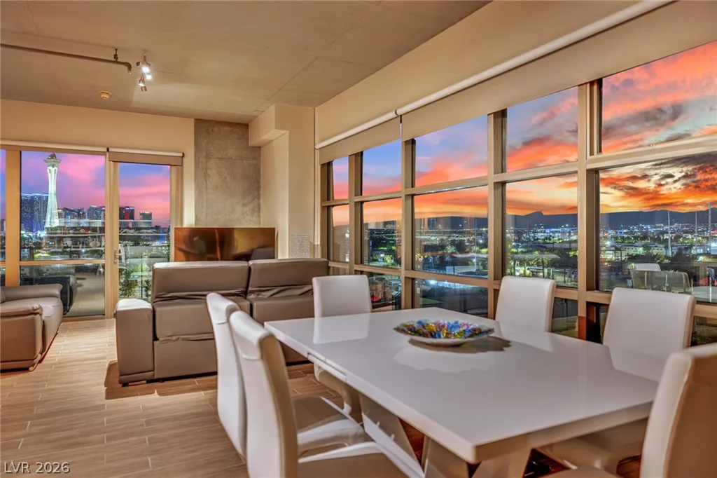 353 Bonneville, Las Vegas, NV 89101