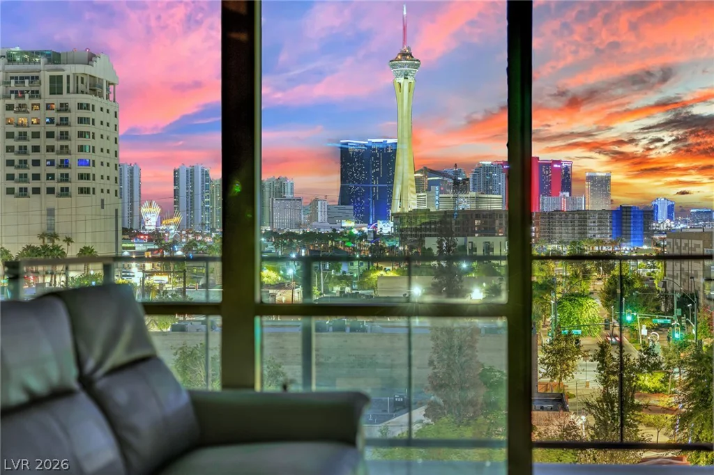 353 Bonneville, Las Vegas, NV 89101