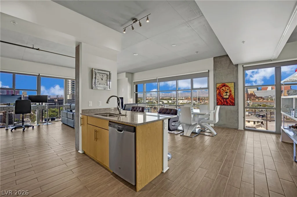 353 Bonneville, Las Vegas, NV 89101