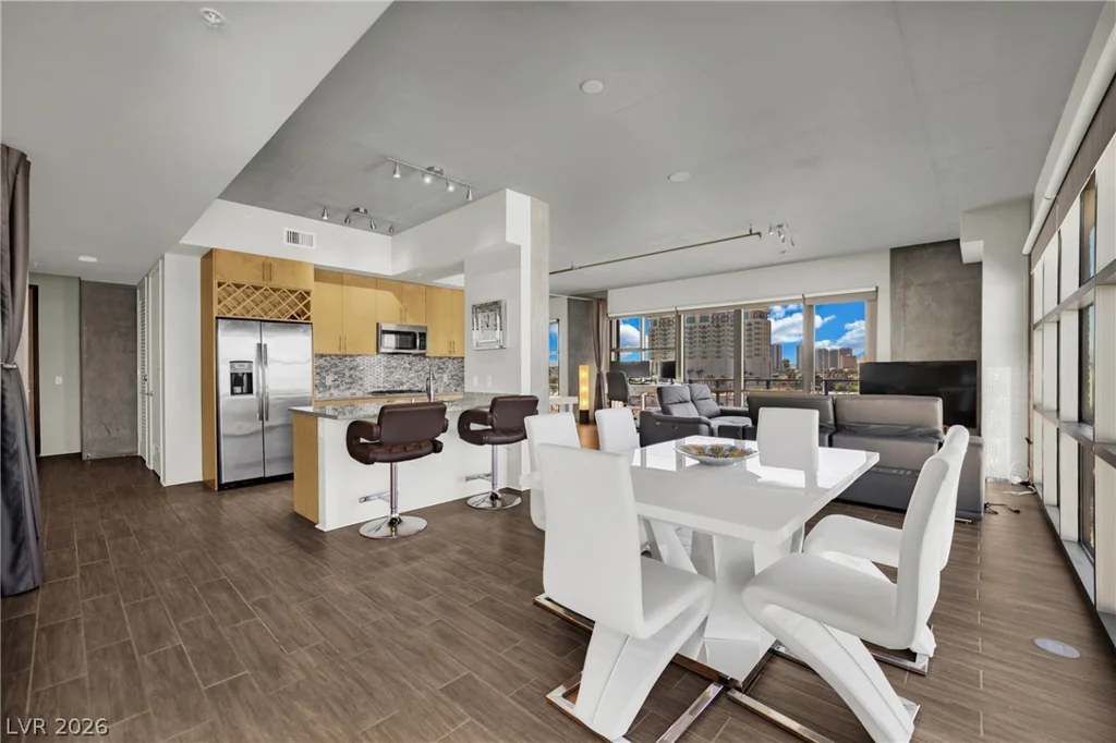 353 Bonneville, Las Vegas, NV 89101