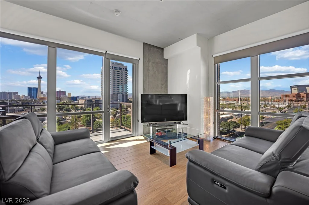353 Bonneville, Las Vegas, NV 89101