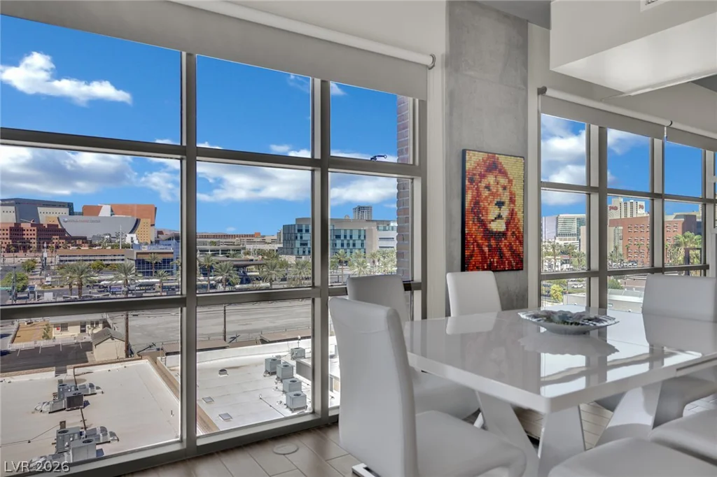 353 Bonneville, Las Vegas, NV 89101