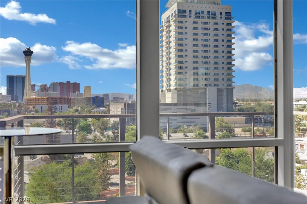 353 Bonneville, Las Vegas, NV 89101