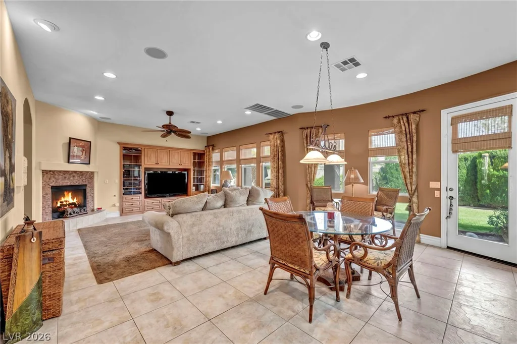 176 Brushton, Las Vegas, NV 89138