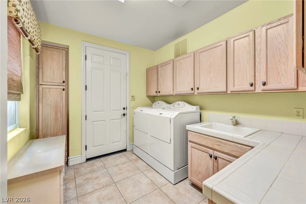 176 Brushton, Las Vegas, NV 89138