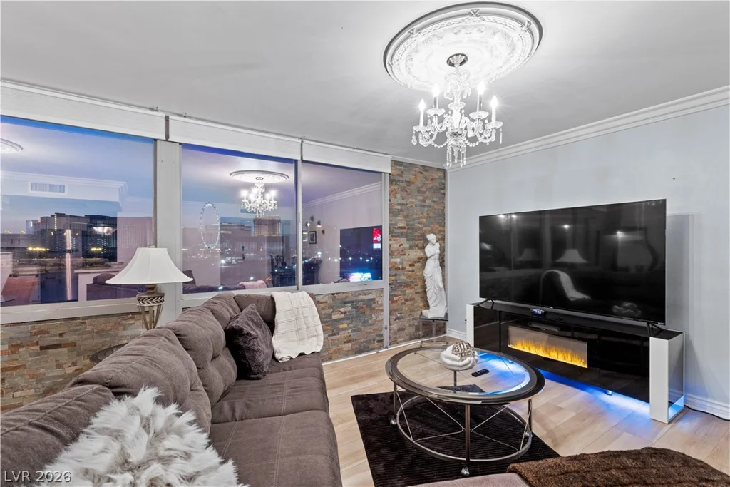 205 Harmon, Las Vegas, NV 89169