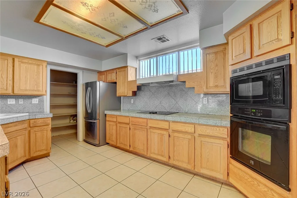 353 Mill Hollow, Las Vegas, NV 89107