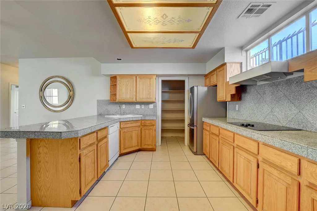 353 Mill Hollow, Las Vegas, NV 89107