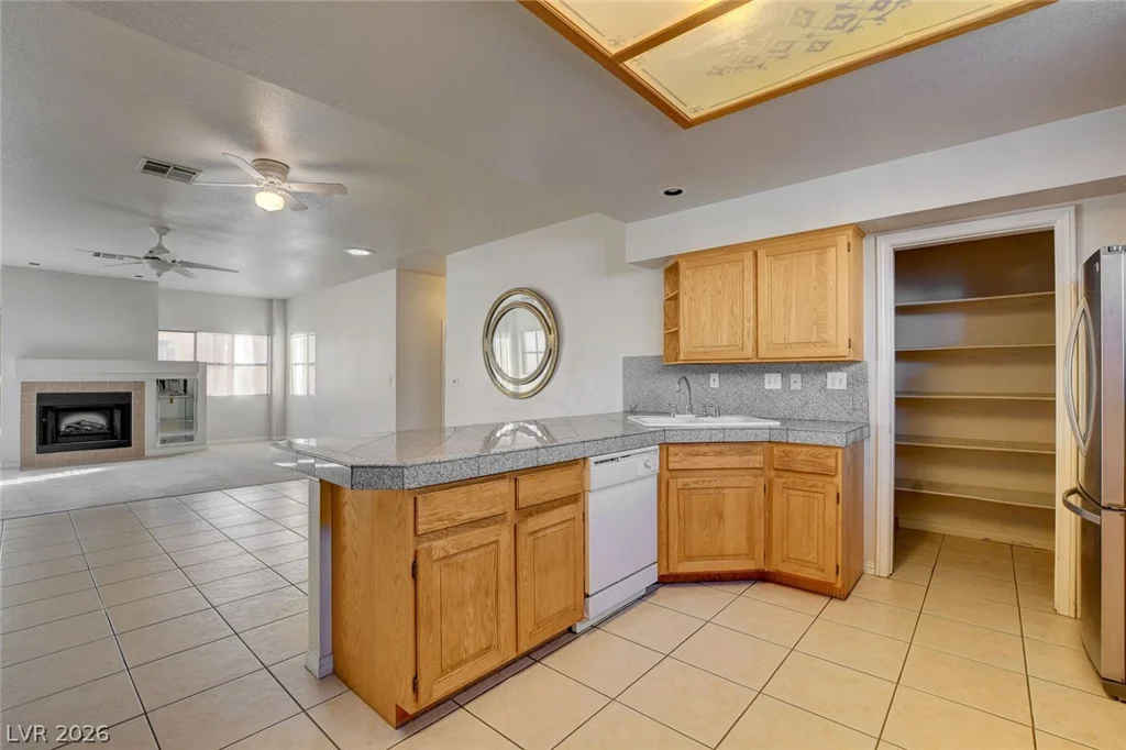 353 Mill Hollow, Las Vegas, NV 89107