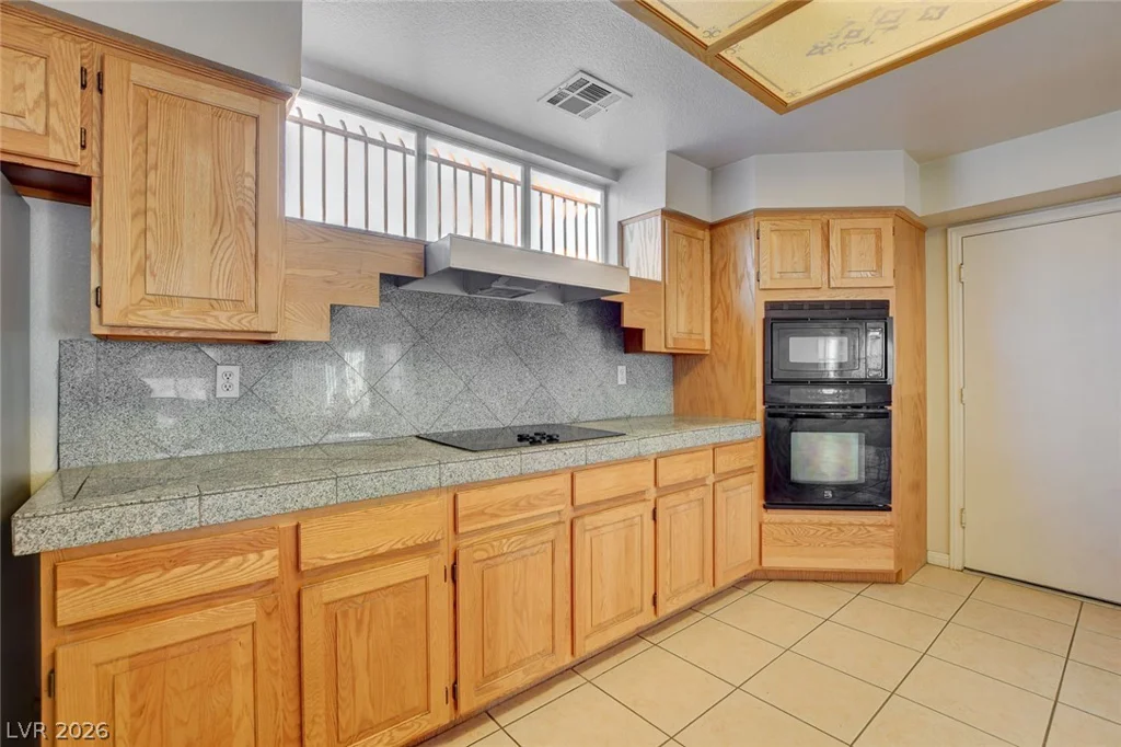 353 Mill Hollow, Las Vegas, NV 89107
