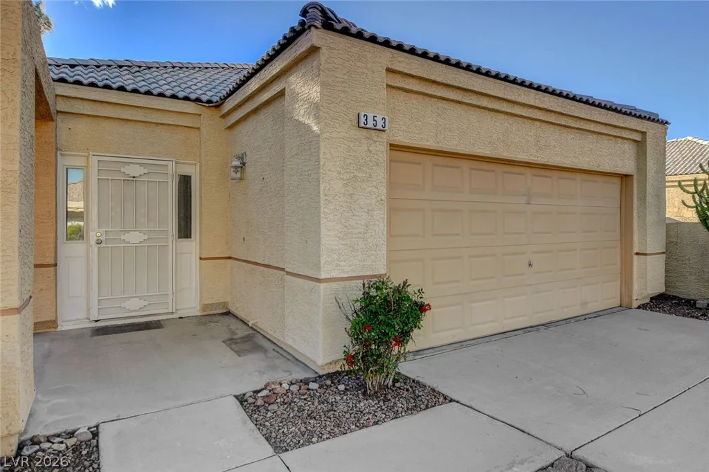 353 Mill Hollow, Las Vegas, NV 89107