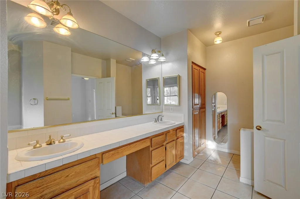 353 Mill Hollow, Las Vegas, NV 89107