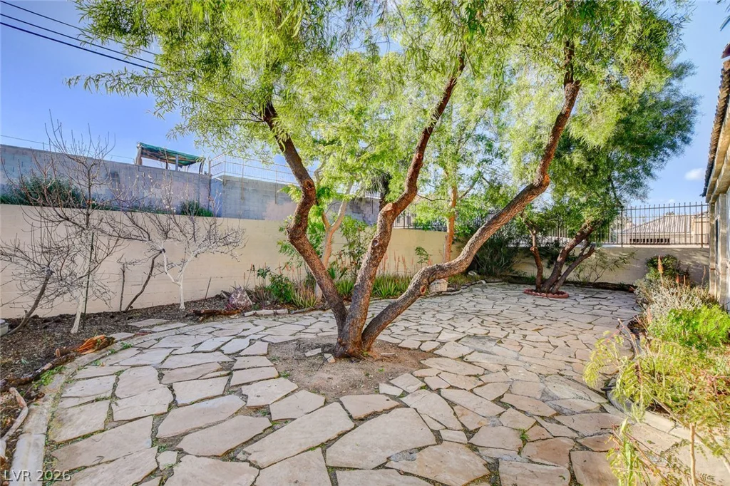 353 Mill Hollow, Las Vegas, NV 89107