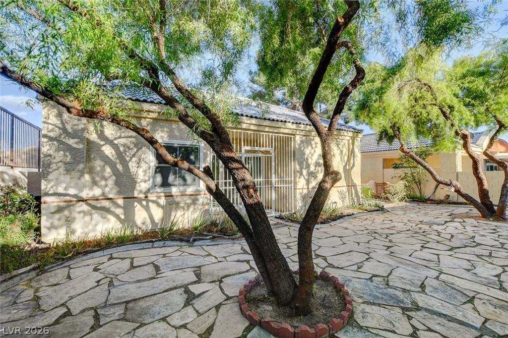 353 Mill Hollow, Las Vegas, NV 89107