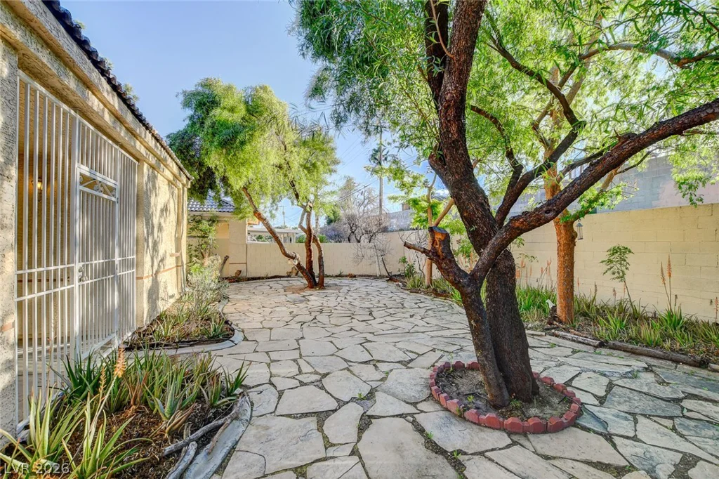 353 Mill Hollow, Las Vegas, NV 89107