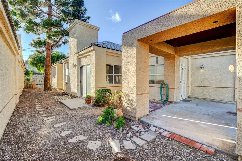 353 Mill Hollow, Las Vegas, NV 89107