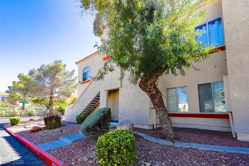 8400 White Eagle, Las Vegas, NV 89145