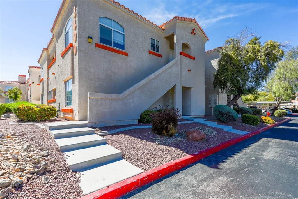 8400 White Eagle, Las Vegas, NV 89145