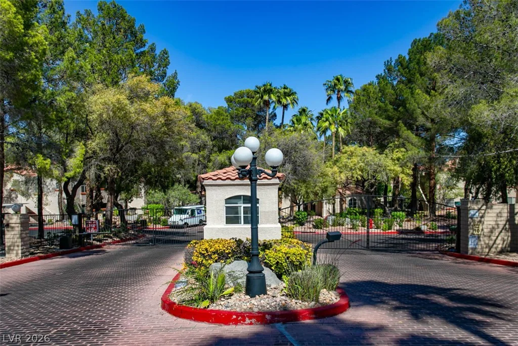 8400 White Eagle, Las Vegas, NV 89145