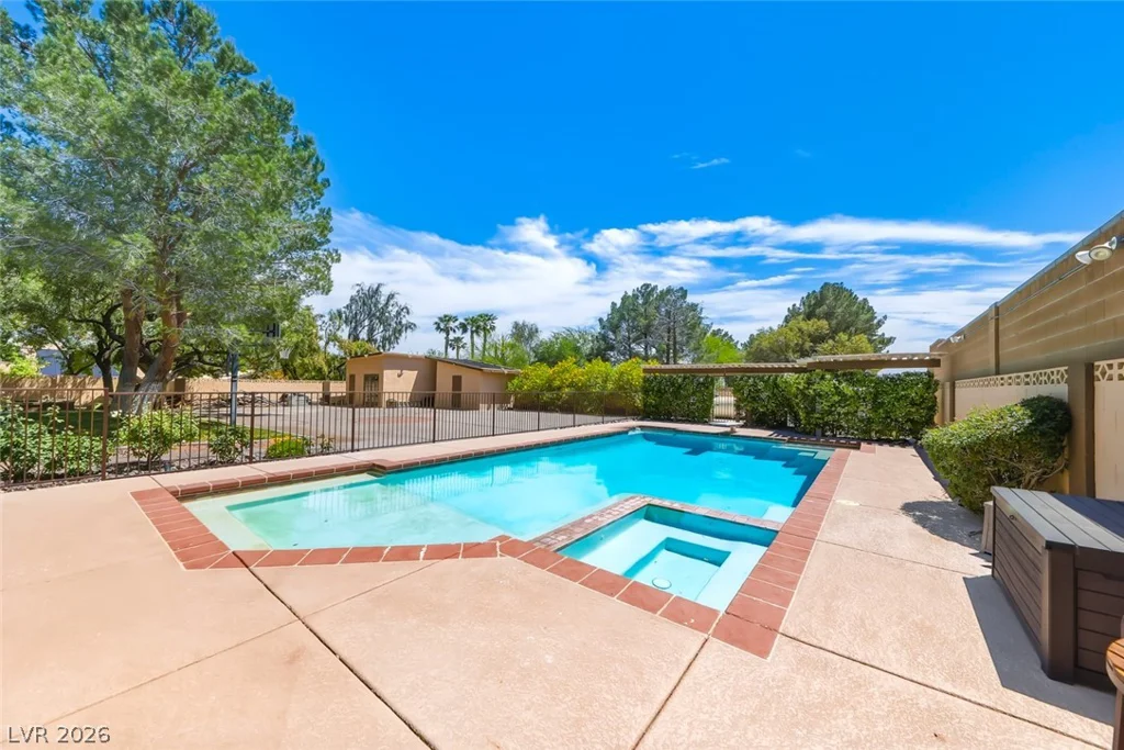 8645 Bright Angel, Las Vegas, NV 89149